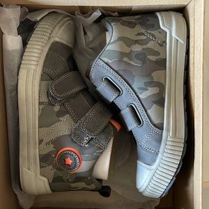 BRAND NEW Sprox sneakers